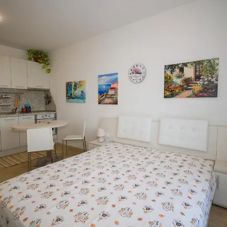 студио сарафово * 布尔加斯