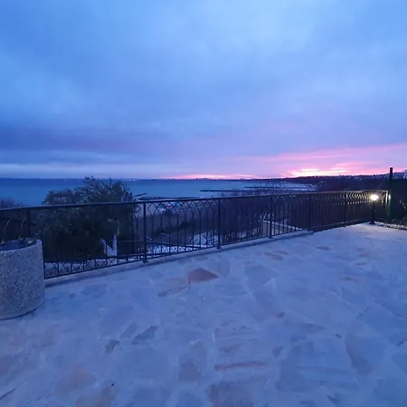 студио сарафово * 布尔加斯